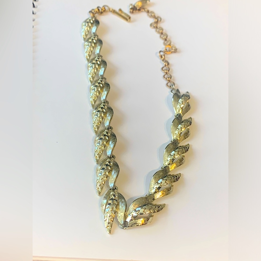 Charel Leaf Vintage Necklace